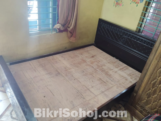মালয়েশিয়ান বোর্ডের দুজনের খাট